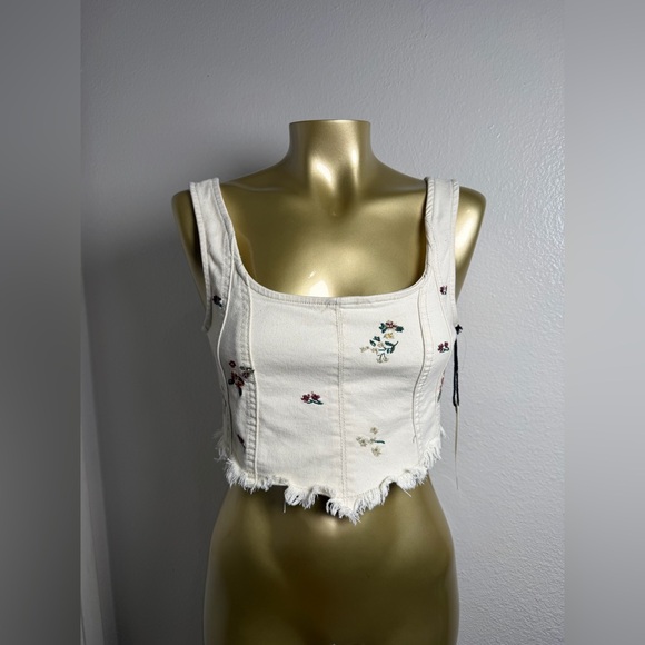 (ban jara) Tops - (ban jara) Elegant Cream Floral Crop Top S